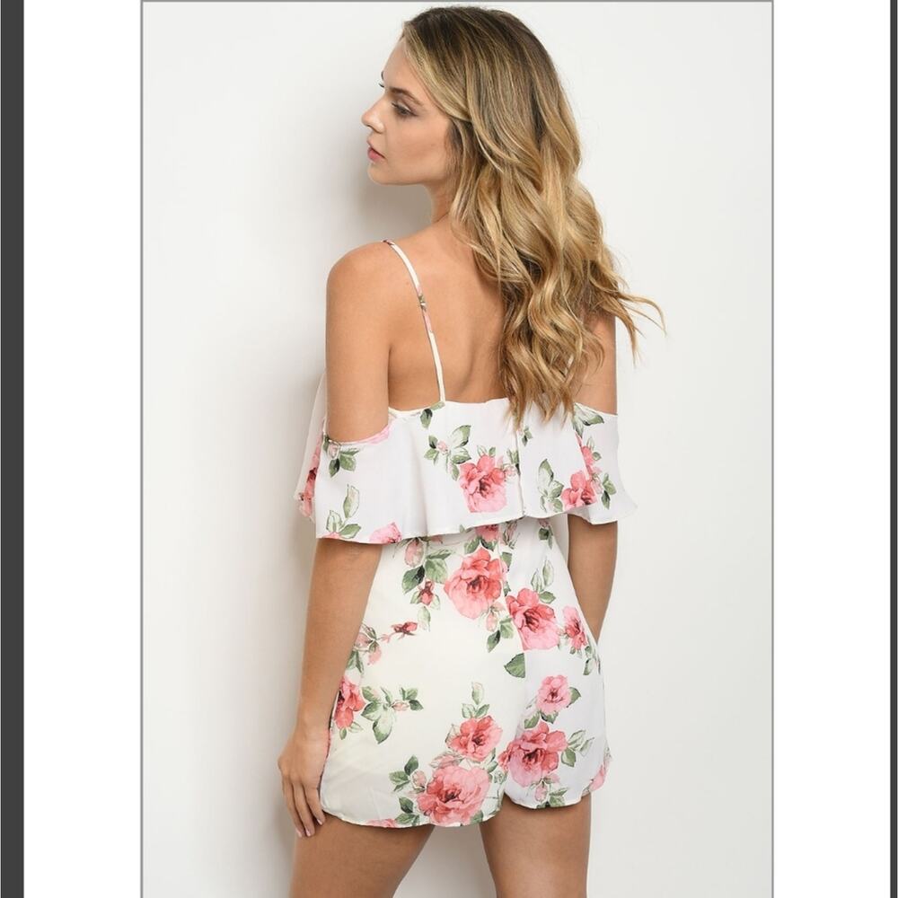 Brand New Charlotte Russe Flirty Ivory Rose Floral V Neck Ruffled Romper XS - Picture 5 of 6